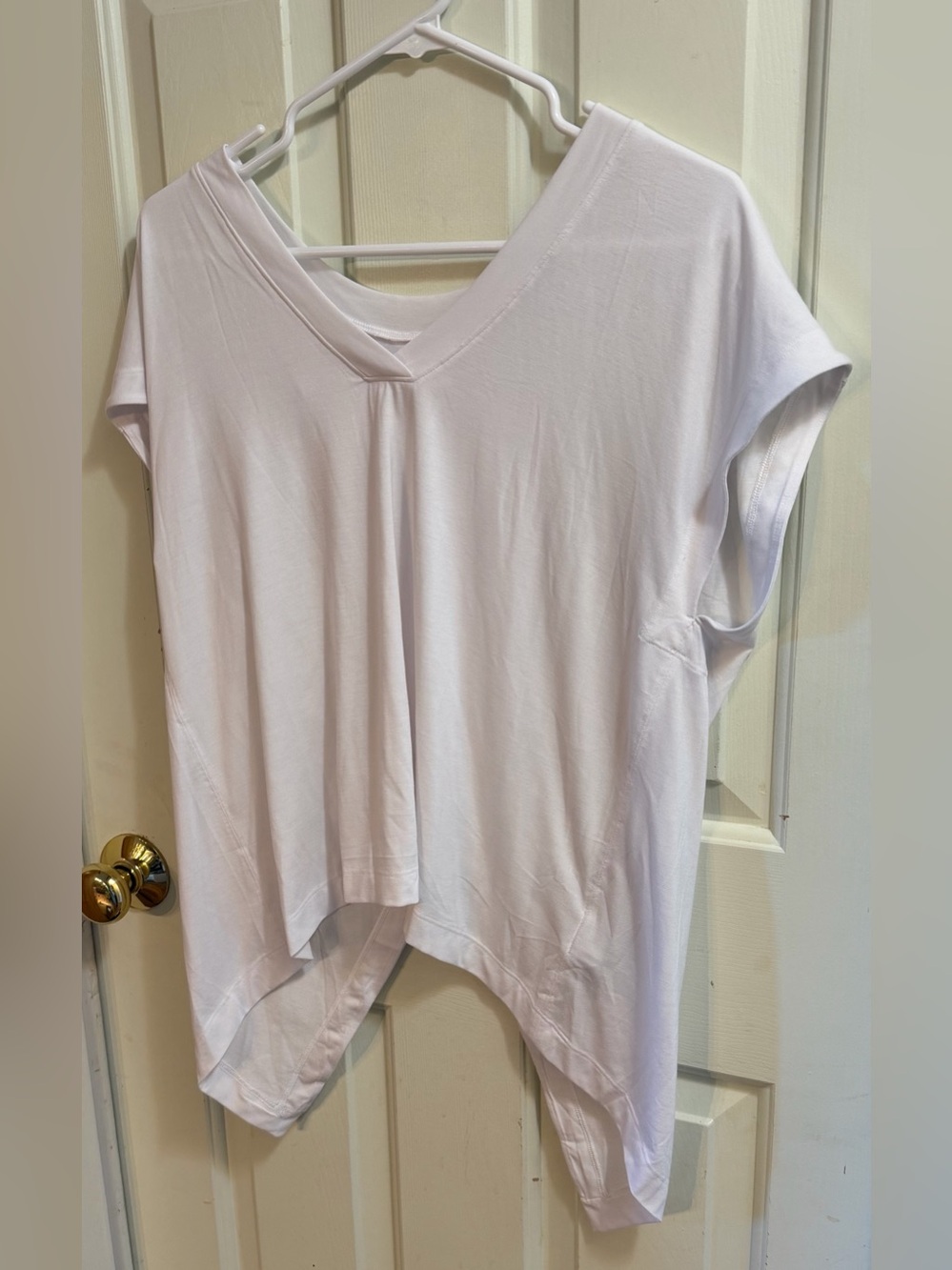 Athleta Hi-Low Asymmetrical V-Neck White Short Sleeve Athletic Top | M - Picture 3 of 12